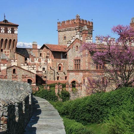 Castello Di Pavone Hotel Pavone Canavese ภายนอก รูปภาพ