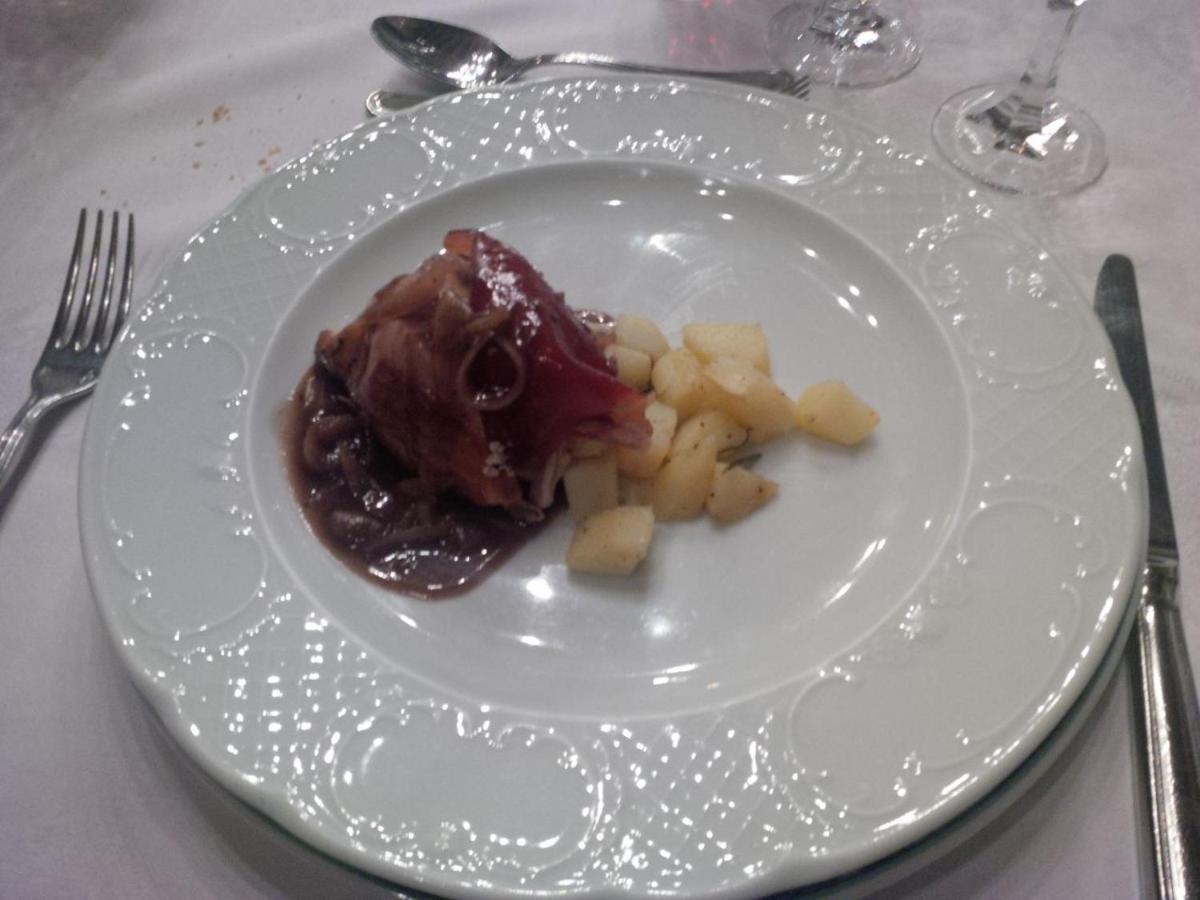 Castello Di Pavone Hotel Pavone Canavese ภายนอก รูปภาพ