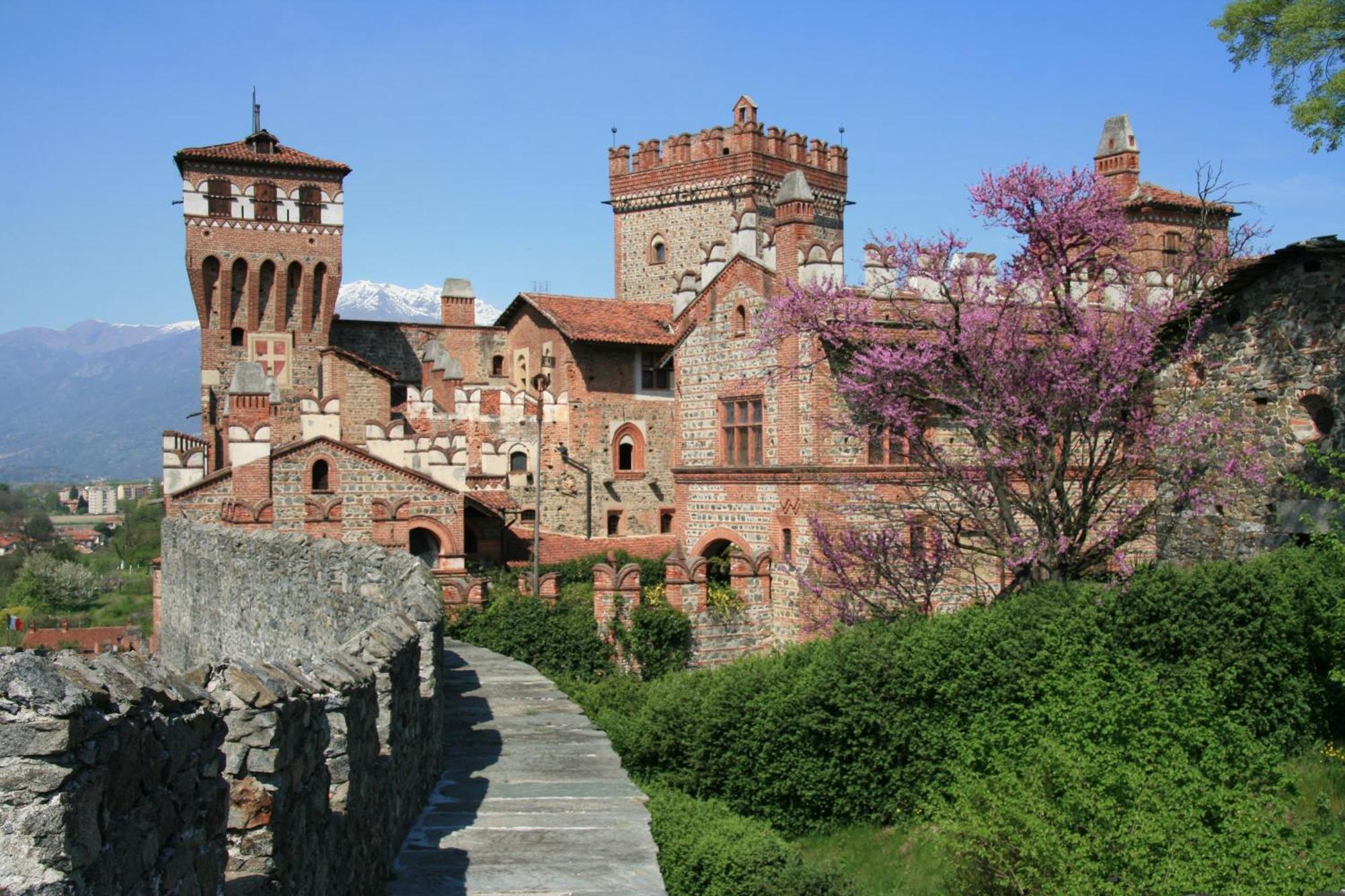 Castello Di Pavone Hotel Pavone Canavese ภายนอก รูปภาพ