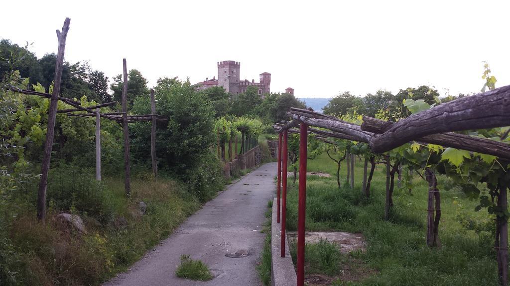 Castello Di Pavone Hotel Pavone Canavese ภายนอก รูปภาพ