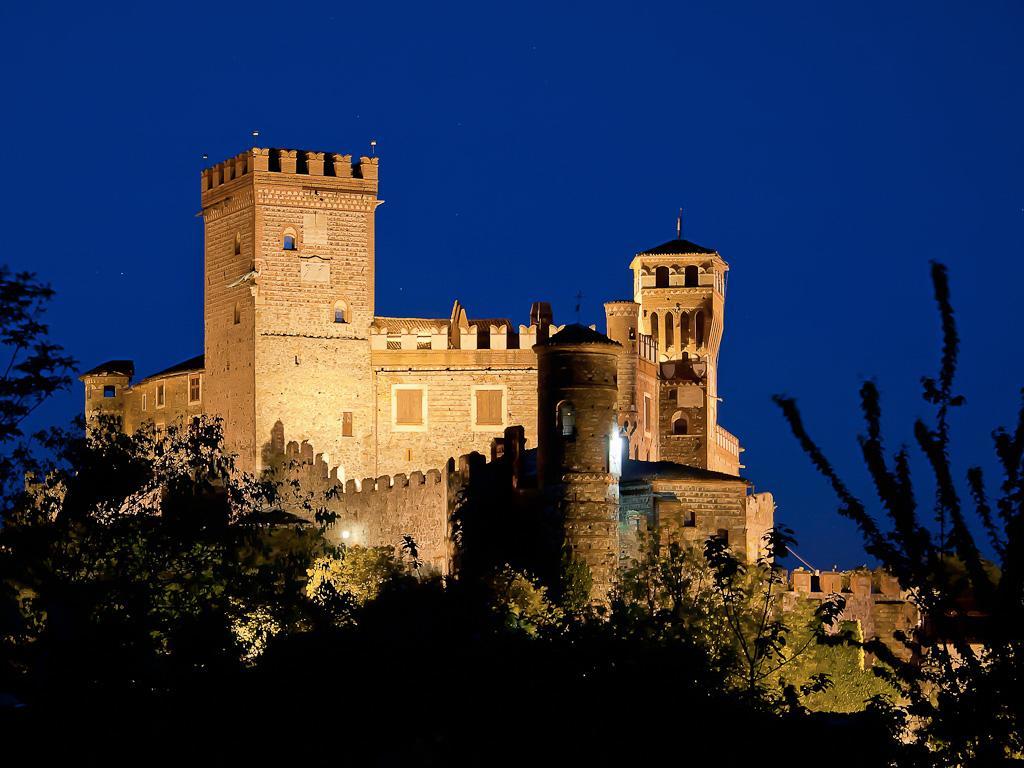 Castello Di Pavone Hotel Pavone Canavese ภายนอก รูปภาพ