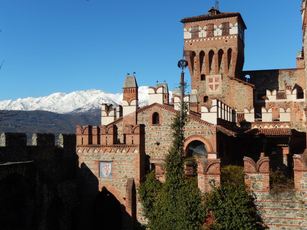 Castello Di Pavone Hotel Pavone Canavese ภายนอก รูปภาพ