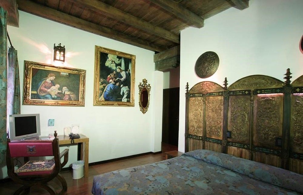 Castello Di Pavone Hotel Pavone Canavese ภายนอก รูปภาพ