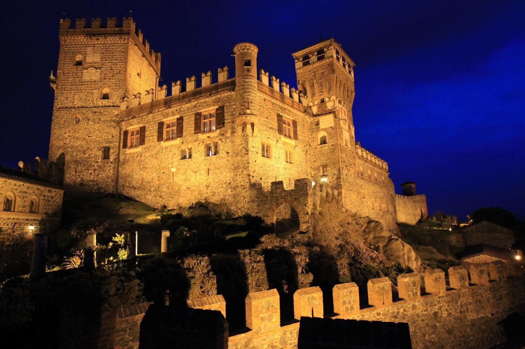 Castello Di Pavone Hotel Pavone Canavese ภายนอก รูปภาพ