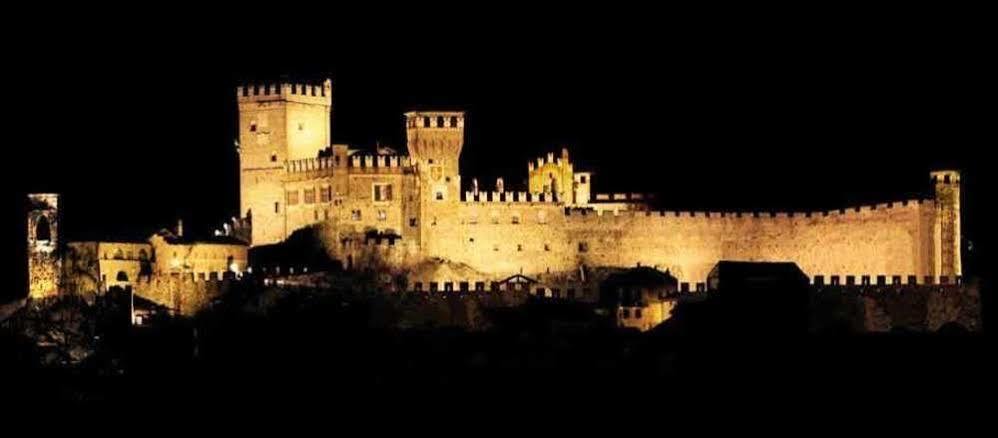 Castello Di Pavone Hotel Pavone Canavese ภายนอก รูปภาพ