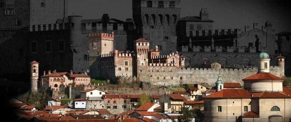 Castello Di Pavone Hotel Pavone Canavese ภายนอก รูปภาพ
