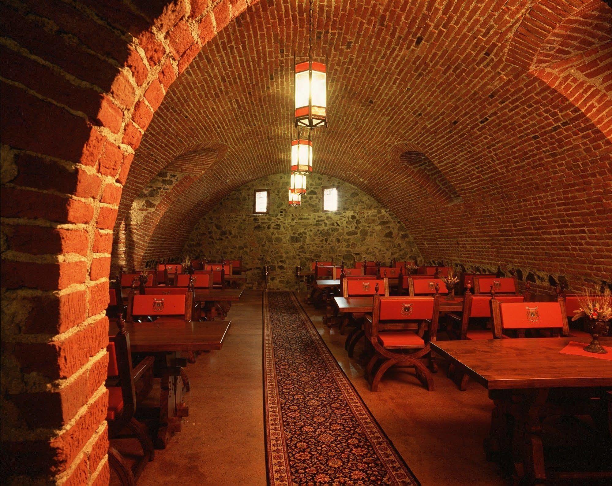Castello Di Pavone Hotel Pavone Canavese ภายนอก รูปภาพ