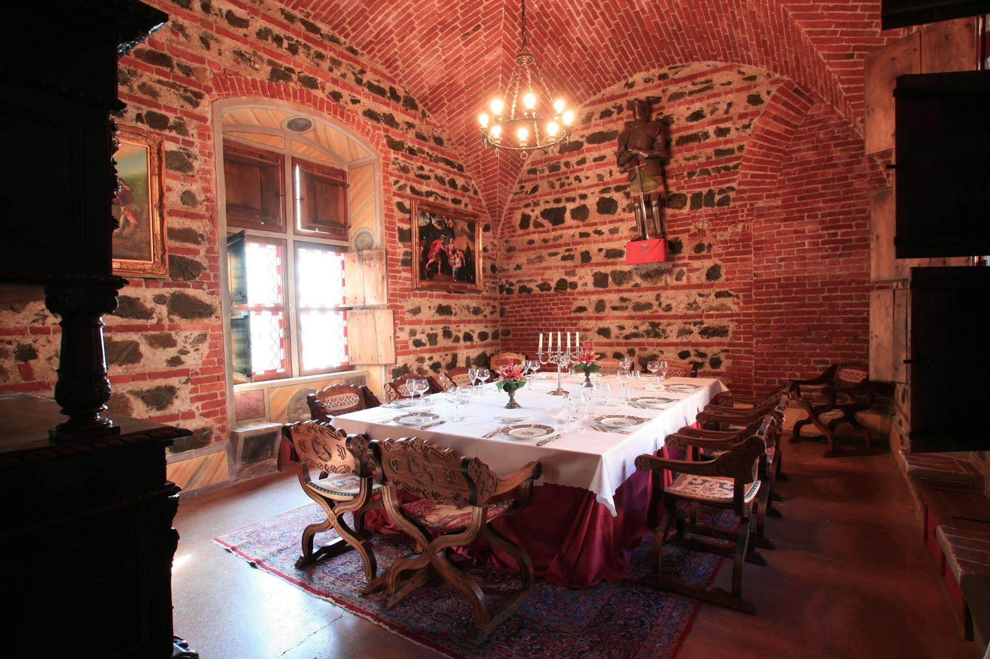 Castello Di Pavone Hotel Pavone Canavese ภายนอก รูปภาพ