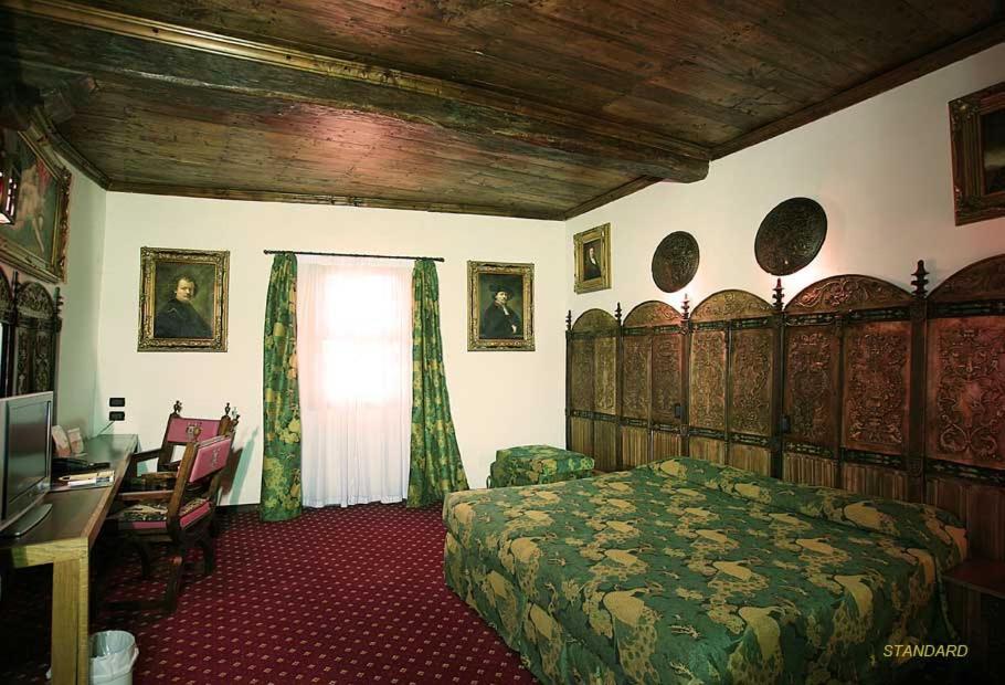 Castello Di Pavone Hotel Pavone Canavese ภายนอก รูปภาพ