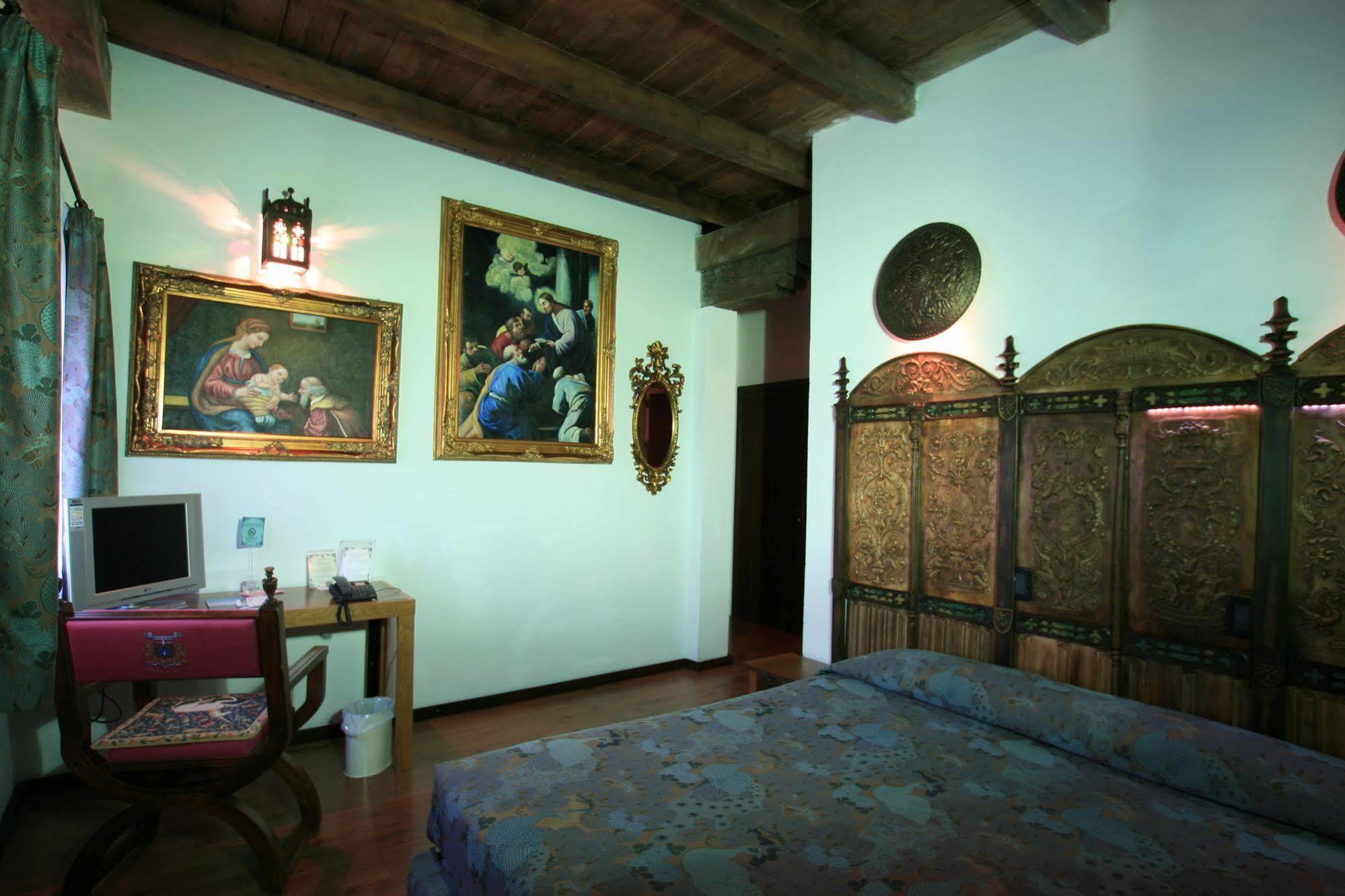 Castello Di Pavone Hotel Pavone Canavese ภายนอก รูปภาพ
