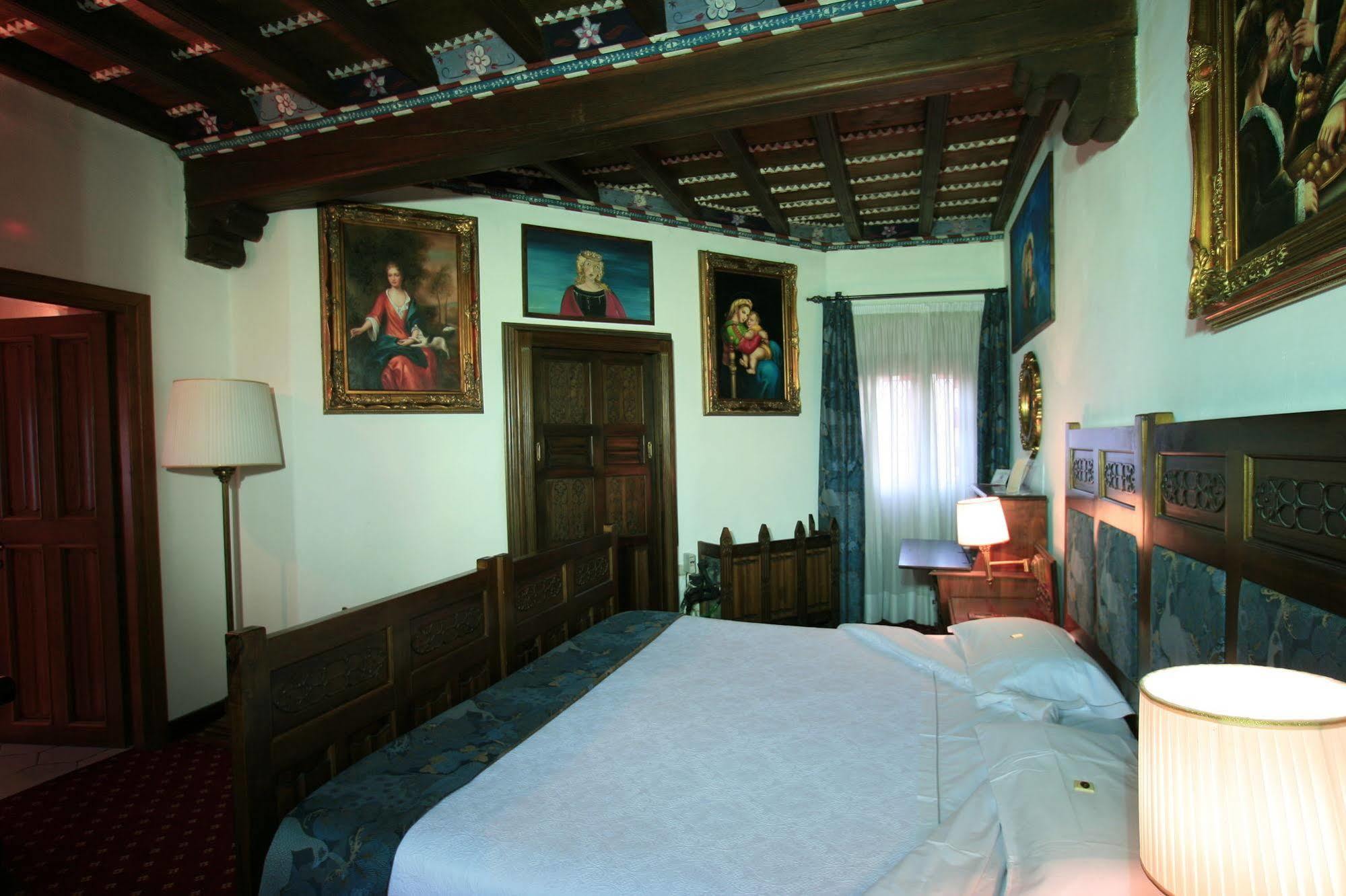 Castello Di Pavone Hotel Pavone Canavese ภายนอก รูปภาพ